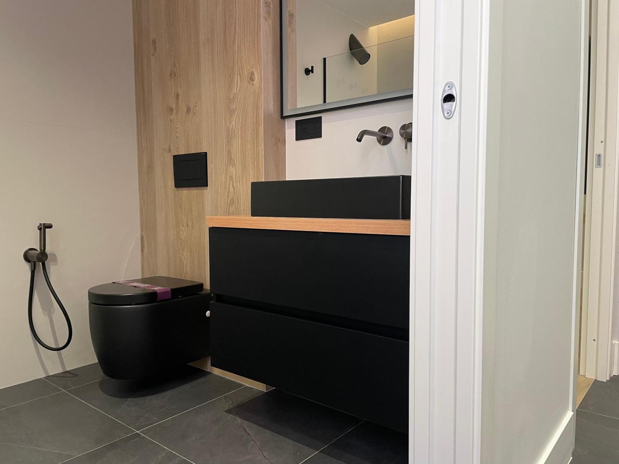 2 Bedroom Penthouse Apartment *