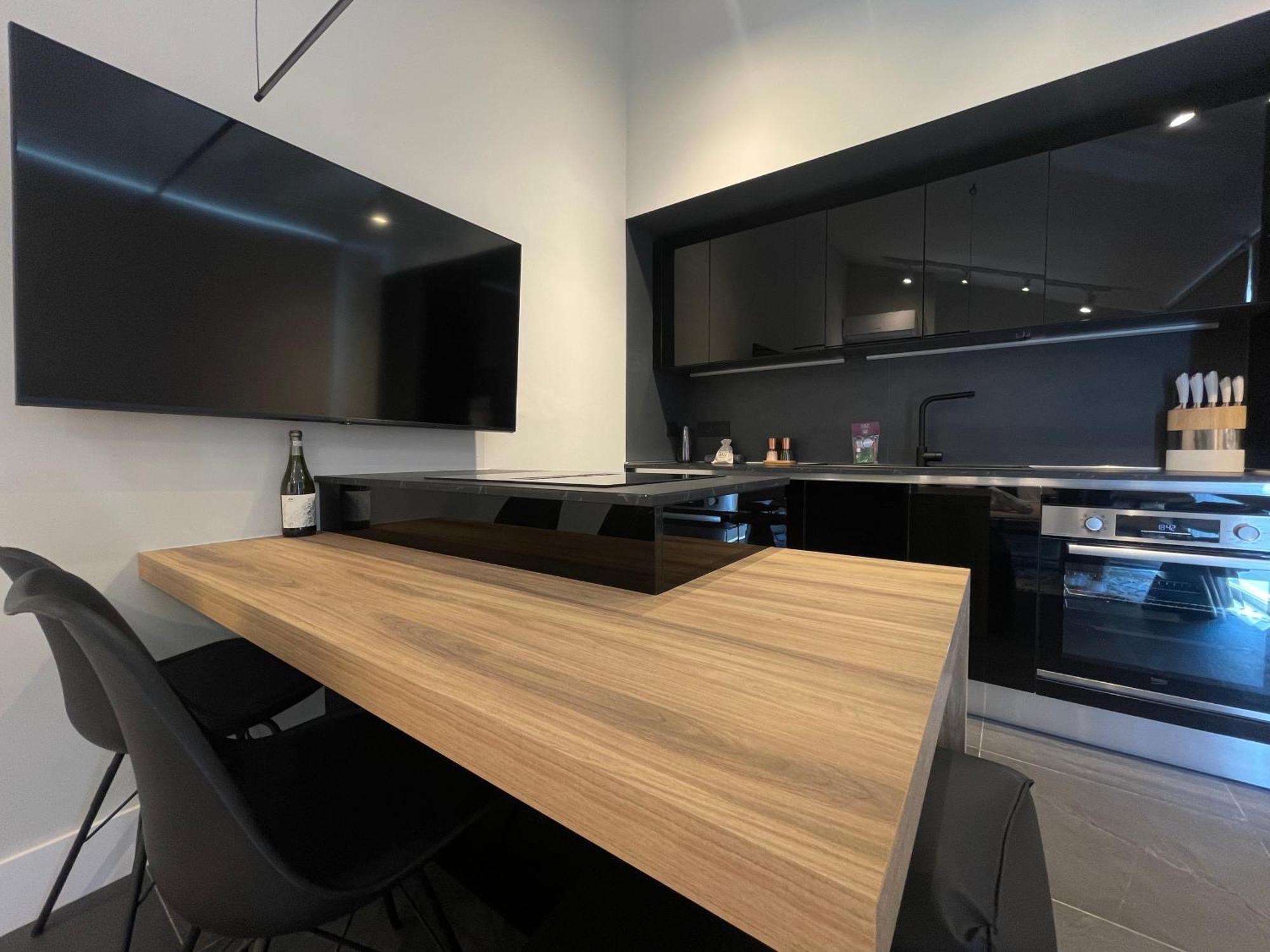 Apartment 2 Bedroom Penthouse *